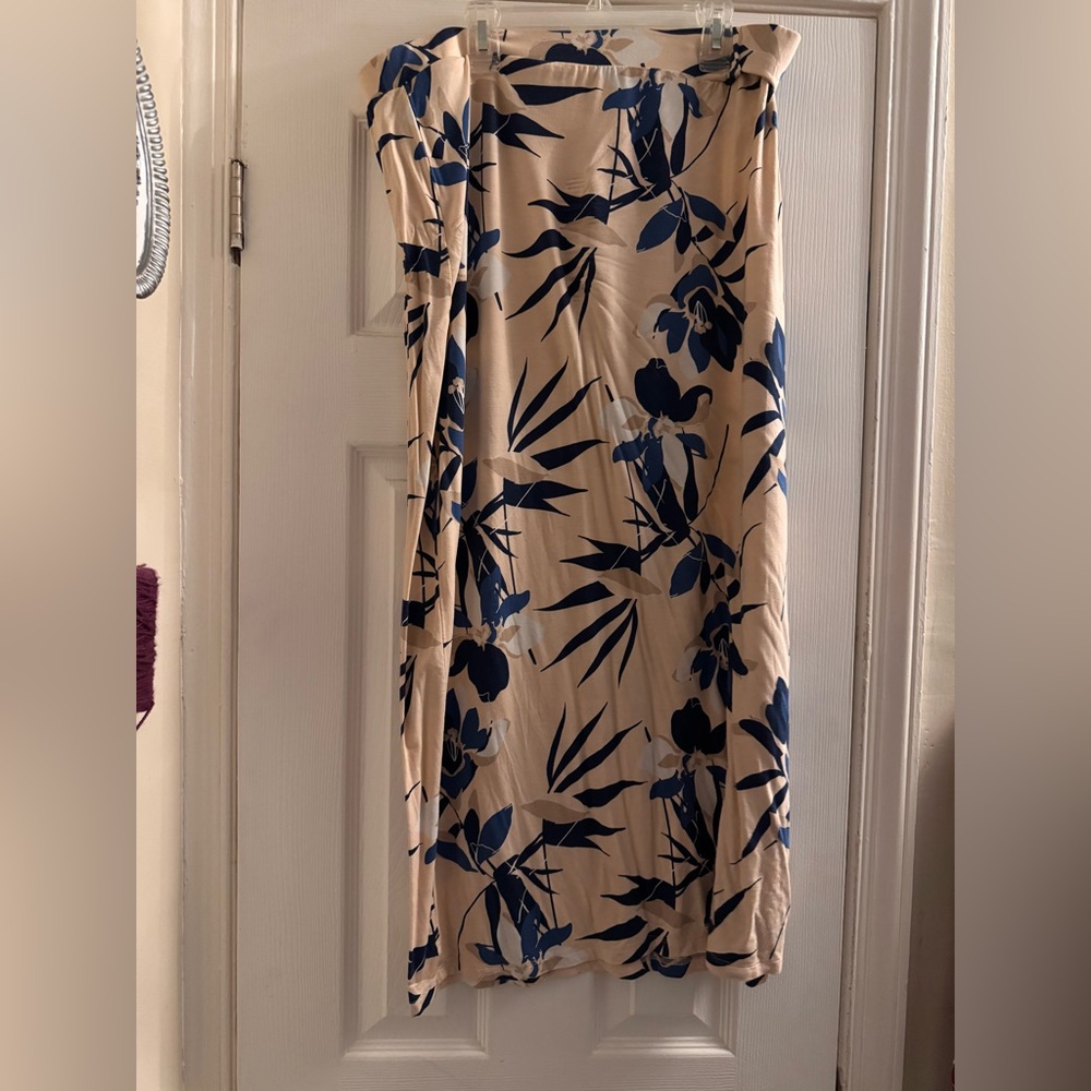 Liz Claiborne Beige and Blue Floral Skirt